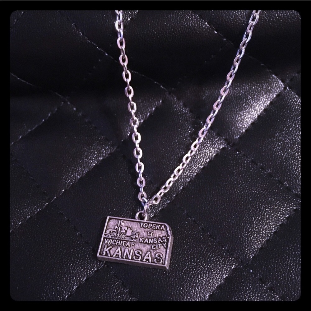 💜🎀Kansas Necklace🎀💜